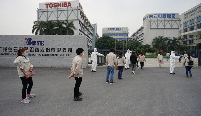 >體溫檢測，井然有序！